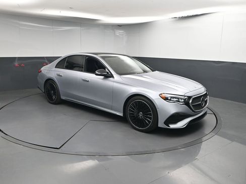 Used 2024 Mercedes-Benz E 350 4MATIC Sedan image 25