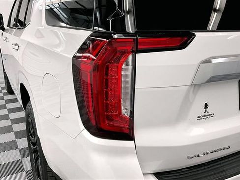 Used 2021 GMC Yukon Denali w/ Denali Premium Package AWD/4WD image 34