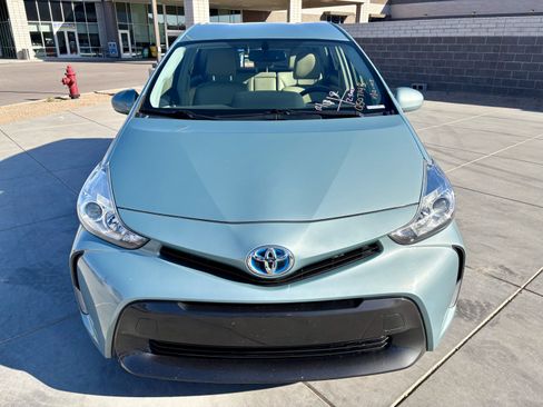 Used 2016 Toyota Prius V image 8