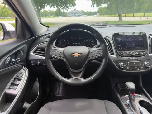 Used 2021 Chevrolet Malibu RS FWD image 10
