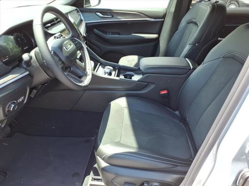 New 2026 Jeep Grand Cherokee L 4WD image 2