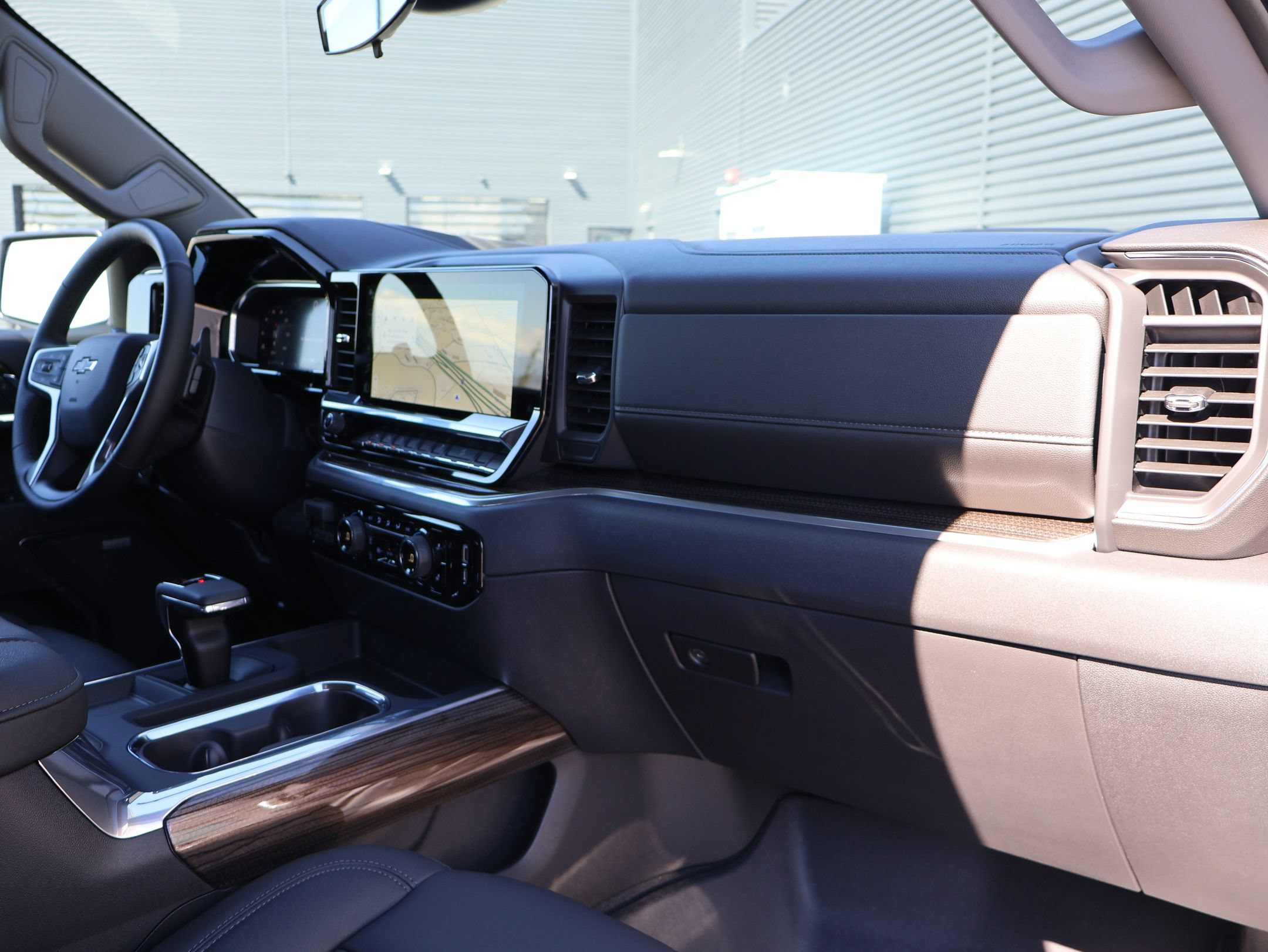 Used 2026 Chevrolet Silverado 1500 LT Trail Boss w/ LT Trail Boss Premium Package AWD/4WD image 29