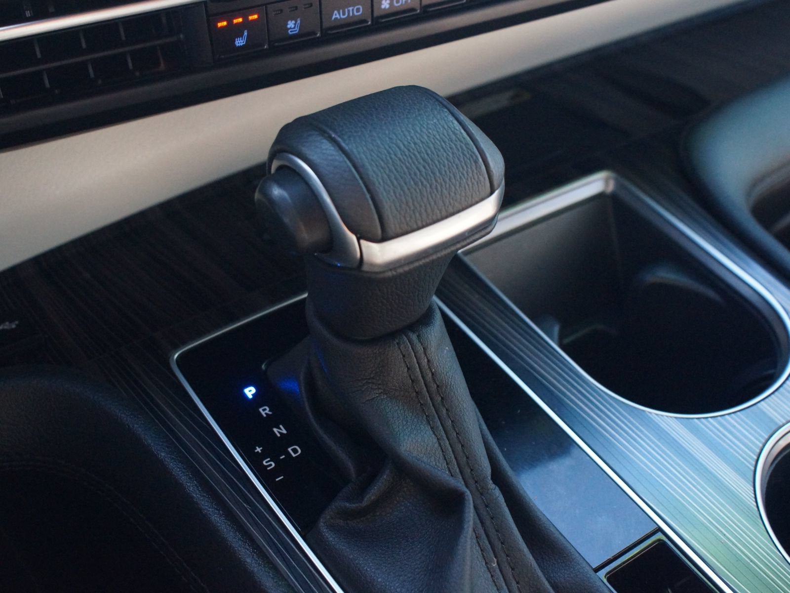 Used 2023 Toyota Sienna Platinum FWD image 13