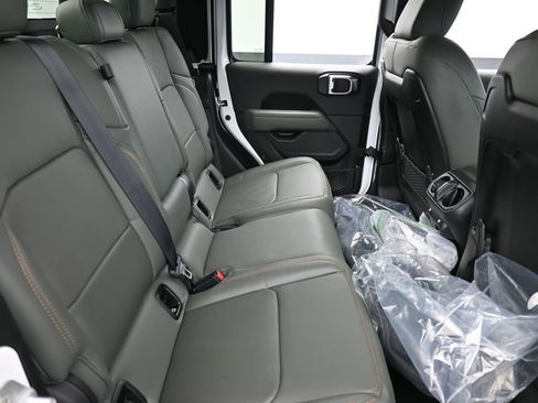 New 2026 Jeep Gladiator Mojave image 15