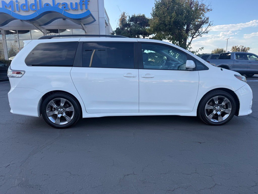 Used 2011 Toyota Sienna SE w/ Preferred Pkg FWD image 8
