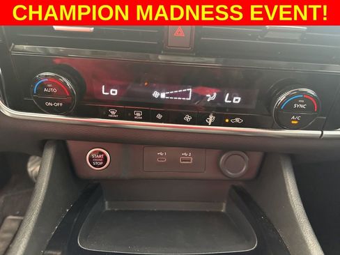 Used 2021 Nissan Rogue SV image 16