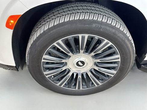 Used 2024 Cadillac Escalade Luxury image 33