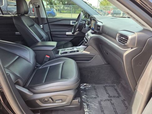 Used 2021 Ford Explorer XLT w/ Equipment Group 202A RWD image 13