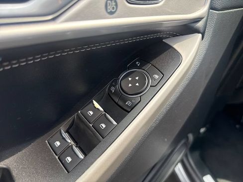 Used 2022 Ford Explorer Limited w/ Equipment Group 301A AWD/4WD image 11