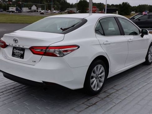 Used 2018 Toyota Camry LE FWD image 5