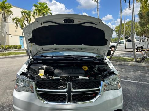 Used 2019 Dodge Grand Caravan SE FWD image 25