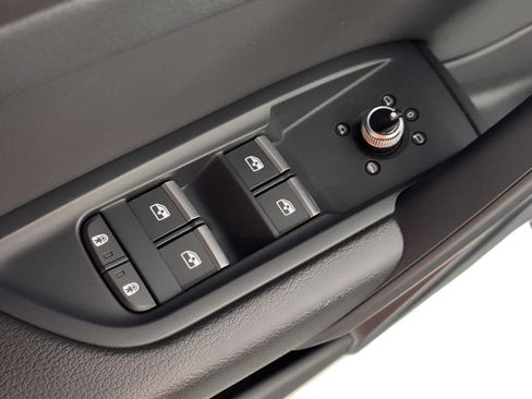 Used 2023 Audi Q5 e Premium w/ Convenience Package image 15