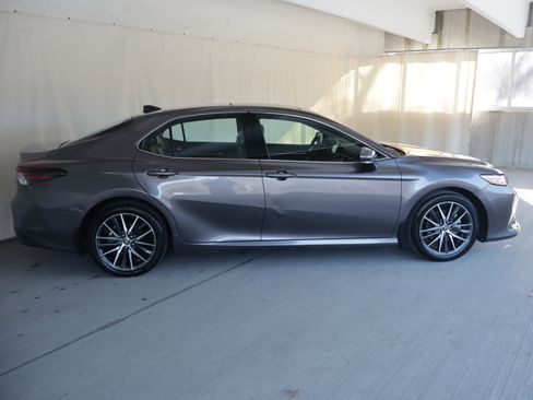 Used 2023 Toyota Camry XLE w/ Cold Weather Package image 4