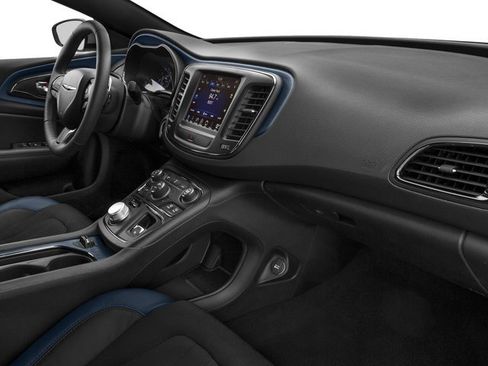 Used 2016 Chrysler 200 S FWD image 19