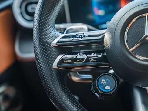 Used 2024 Mercedes-Benz GLC 43 AMG 4MATIC image 30