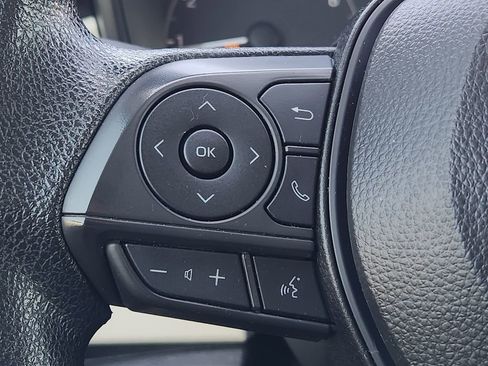 Used 2025 Toyota Corolla LE image 28