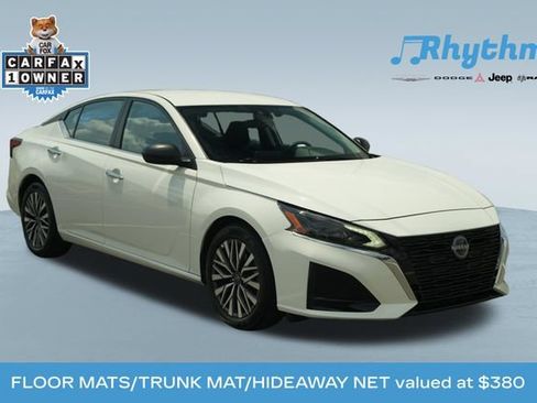 Used 2025 Nissan Altima 2.5 SV FWD image 1