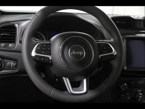Used 2023 Jeep Renegade Latitude AWD/4WD image 7