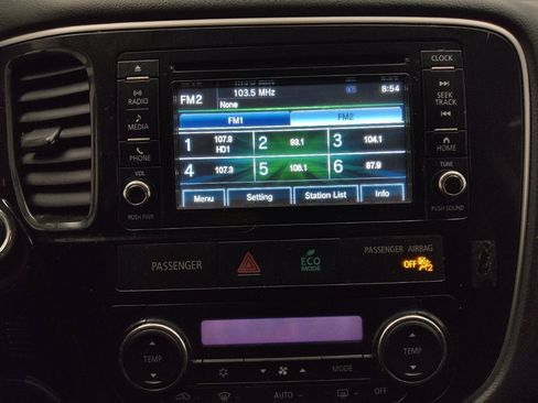 Used 2016 Mitsubishi Outlander SE image 25