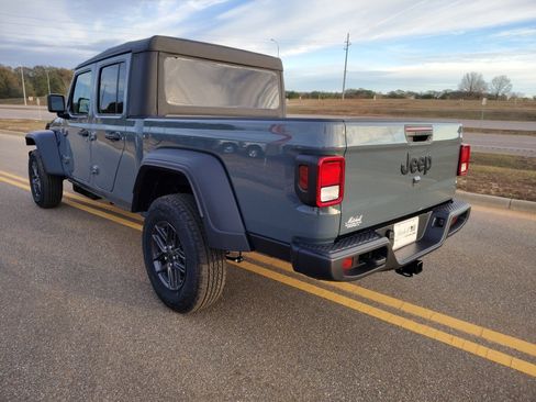 New 2026 Jeep Gladiator Sport image 7