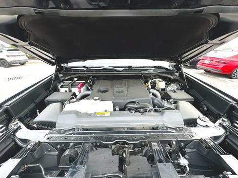 Used 2025 Toyota Tundra SR5 AWD/4WD image 29