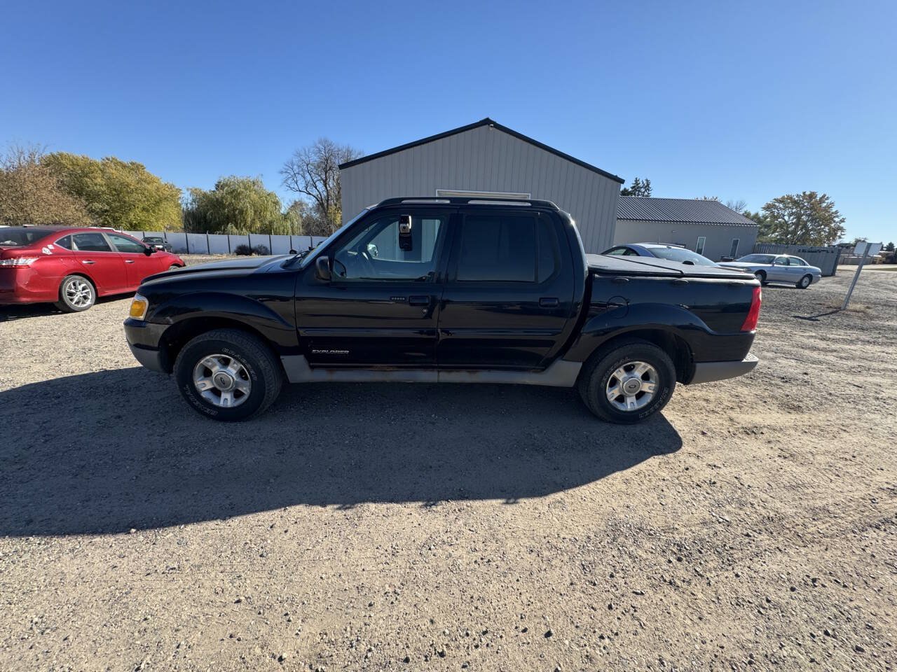Used 2002 Ford Explorer Sport Trac 4x4 image 2