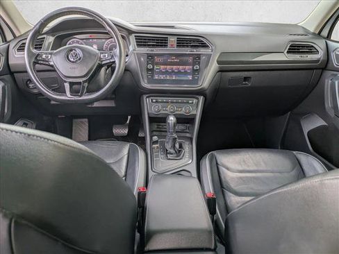 Used 2018 Volkswagen Tiguan SEL Premium image 14