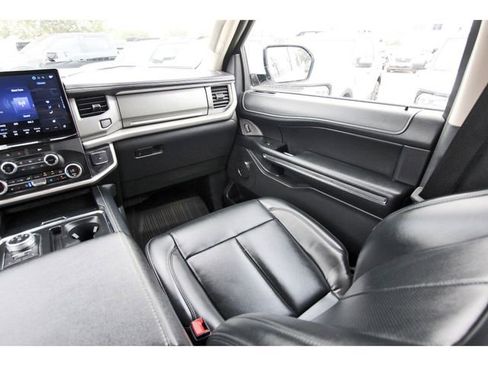 Used 2024 Ford Expedition Max XLT RWD image 9