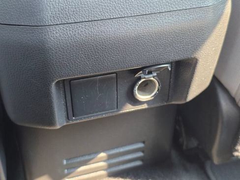 Used 2024 Toyota Tacoma SR5 AWD/4WD image 36