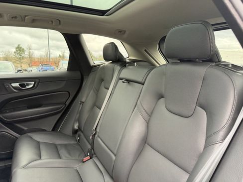 Used 2023 Volvo XC60 B5 Plus image 33