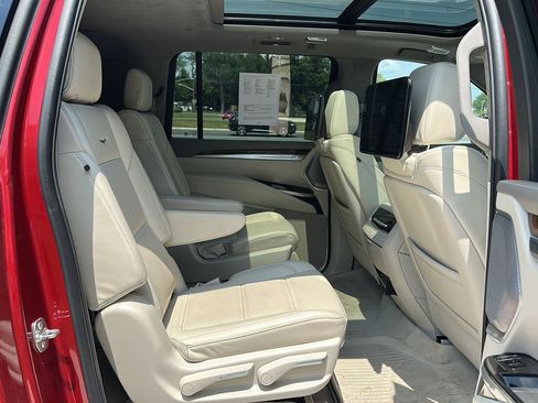 Used 2025 Cadillac Escalade ESV Sport Platinum AWD/4WD image 11