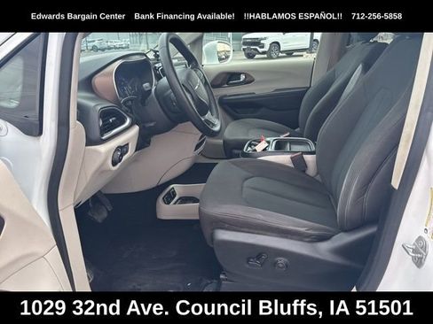 Used 2019 Chrysler Pacifica Touring Plus w/ Tire & Wheel Group FWD image 14
