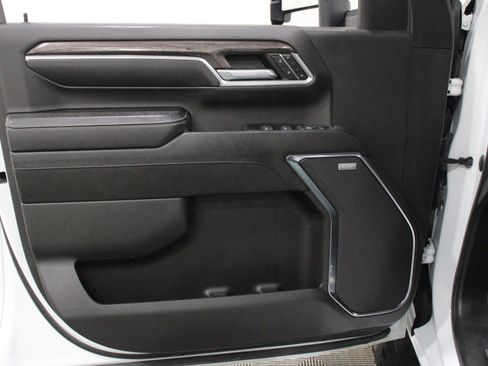 Used 2024 Chevrolet Silverado 2500 LTZ w/ LTZ Convenience Package AWD/4WD image 6