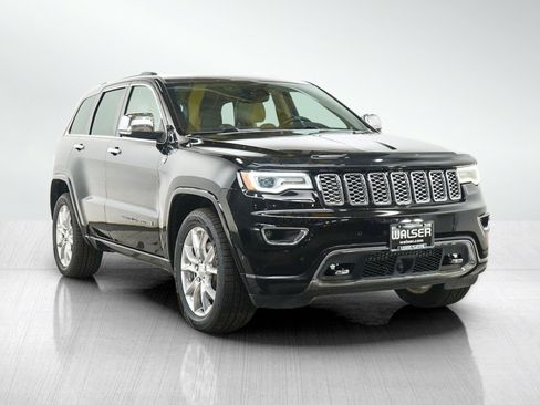 Used 2017 Jeep Grand Cherokee Overland w/ Jeep Active Safety Group AWD/4WD image 7