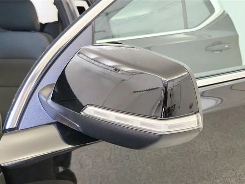 Used 2023 Chevrolet Traverse LT FWD image 39