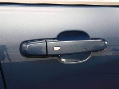 Used 2024 Chevrolet Equinox LT FWD image 39