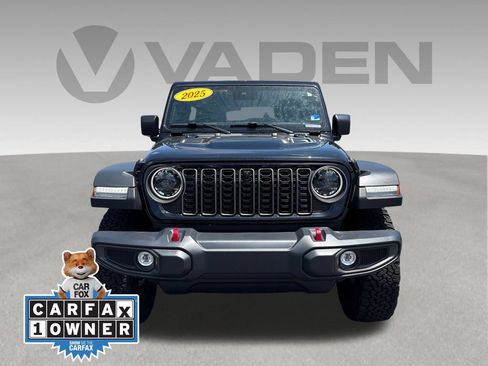 Used 2025 Jeep Wrangler Unlimited Rubicon w/ Convenience Group AWD/4WD image 2