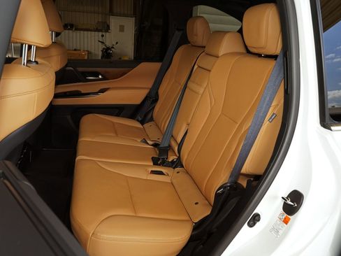 Used 2024 Lexus LX 600 4WD w/ Luxury Package image 24