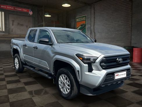 Used 2024 Toyota Tacoma SR w/ SR Upgrade Package AWD/4WD image 3