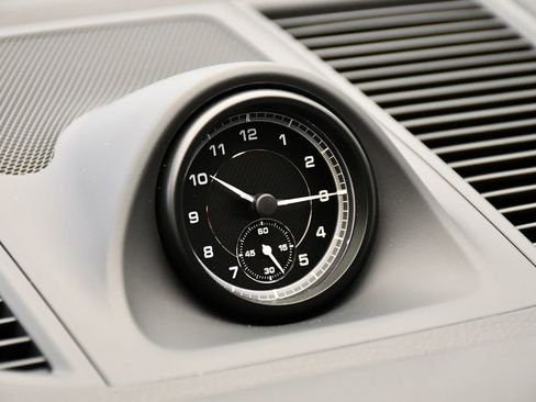 Certified 2025 Porsche Macan Turbo image 21