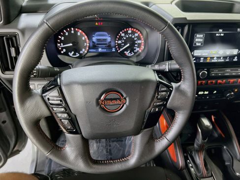 Used 2025 Nissan Frontier PRO-4X AWD/4WD image 11