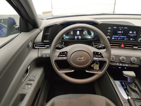 Used 2025 Hyundai Elantra SE FWD image 22