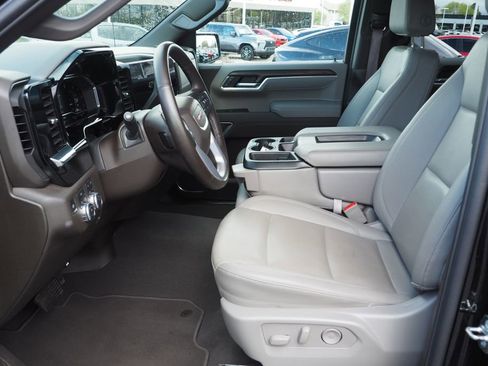 Used 2025 GMC Sierra 1500 SLT AWD/4WD image 13