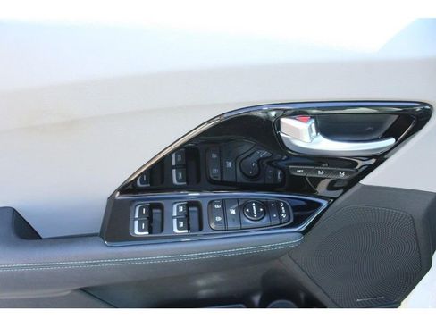 Used 2019 Kia Niro Touring image 18