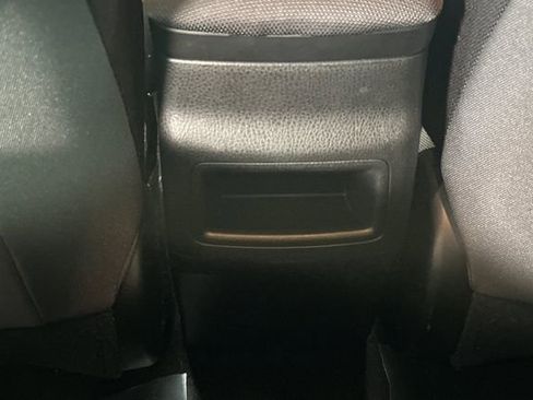 Used 2018 Toyota Corolla LE FWD image 15