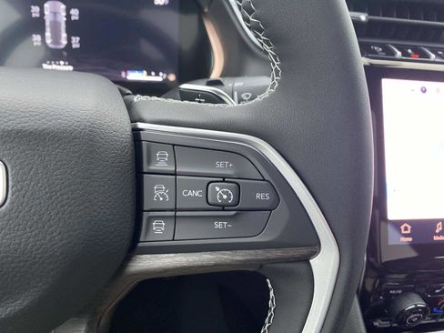 New 2025 Jeep Grand Cherokee Limited image 15