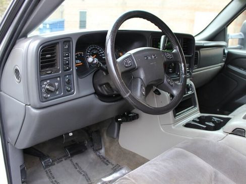 Used 2003 GMC Sierra 2500 SLE w/ Skid Plate Package AWD/4WD image 9