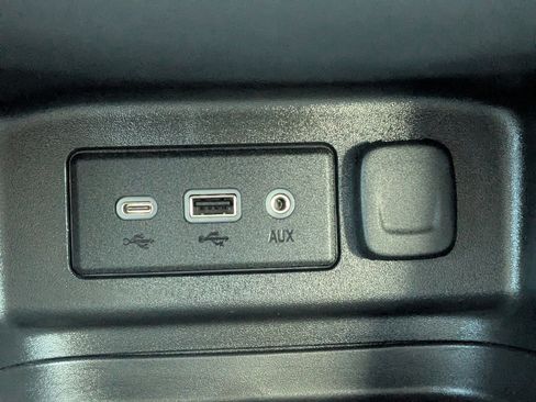 Used 2023 Chevrolet Equinox LT image 24