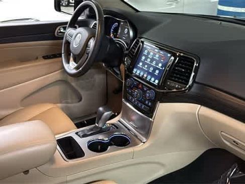 Used 2022 Jeep Grand Cherokee Laredo E image 31