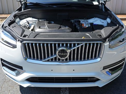 Used 2024 Volvo XC90 T8 Ultimate w/ Protection Package Premier AWD/4WD image 8